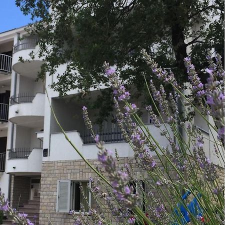Apartmani Ana Malinska Ngoại thất bức ảnh