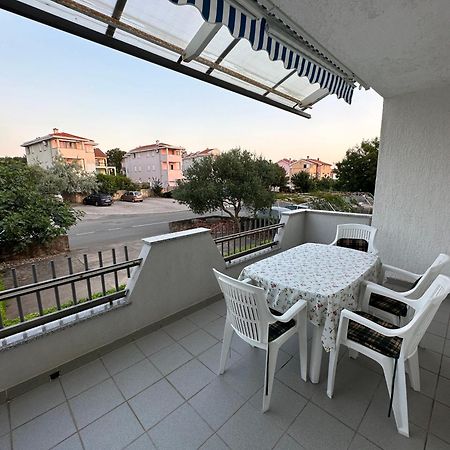 Apartmani Ana Malinska Ngoại thất bức ảnh