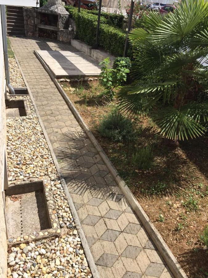 Apartmani Ana Malinska Ngoại thất bức ảnh