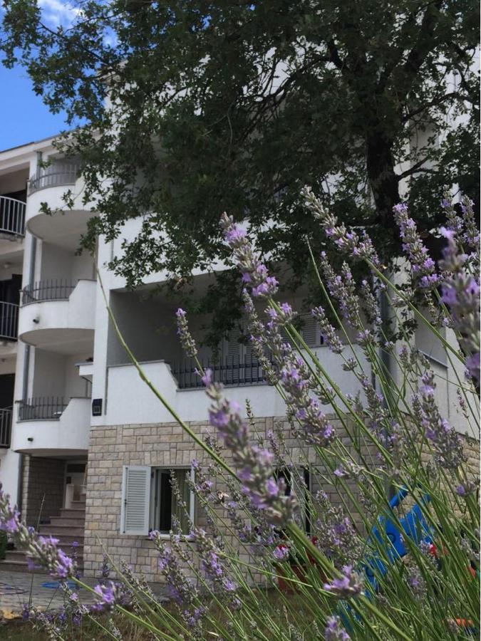 Apartmani Ana Malinska Ngoại thất bức ảnh
