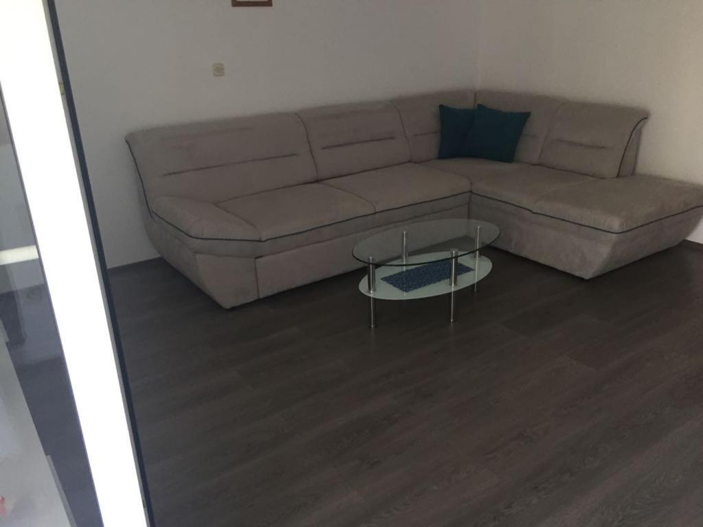 Apartmani Ana Malinska Ngoại thất bức ảnh