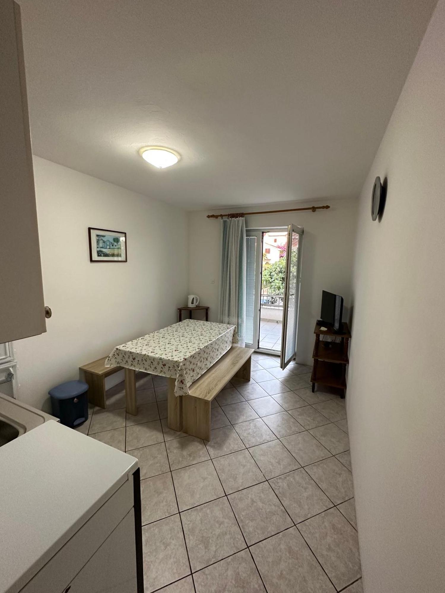 Apartmani Ana Malinska Ngoại thất bức ảnh