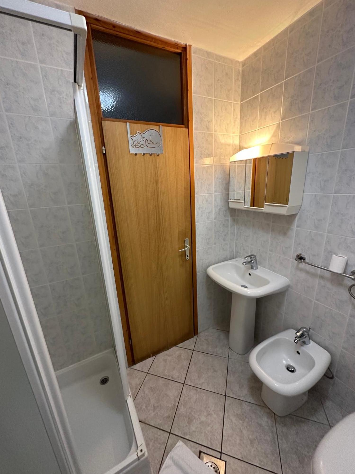 Apartmani Ana Malinska Ngoại thất bức ảnh