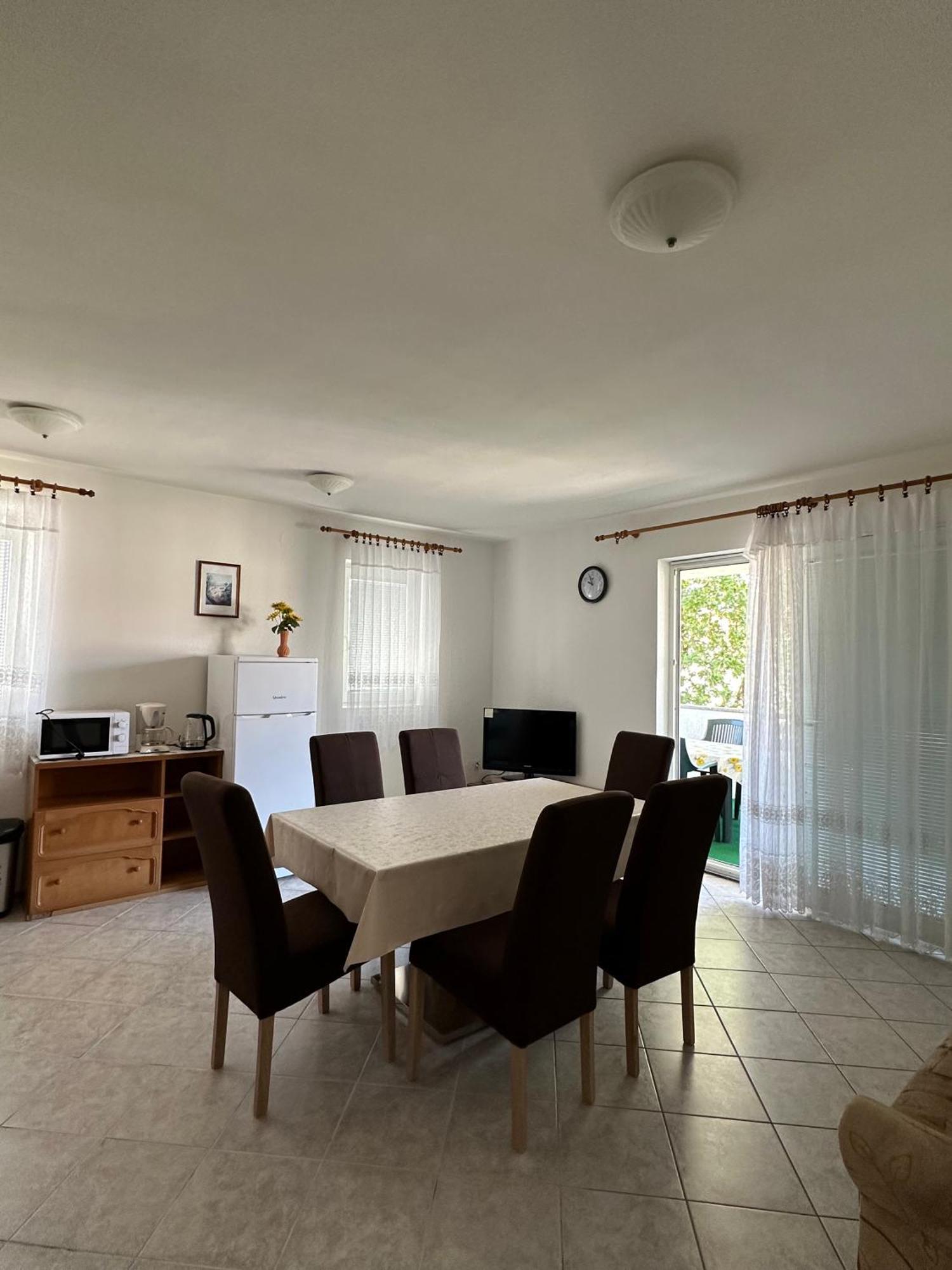 Apartmani Ana Malinska Ngoại thất bức ảnh