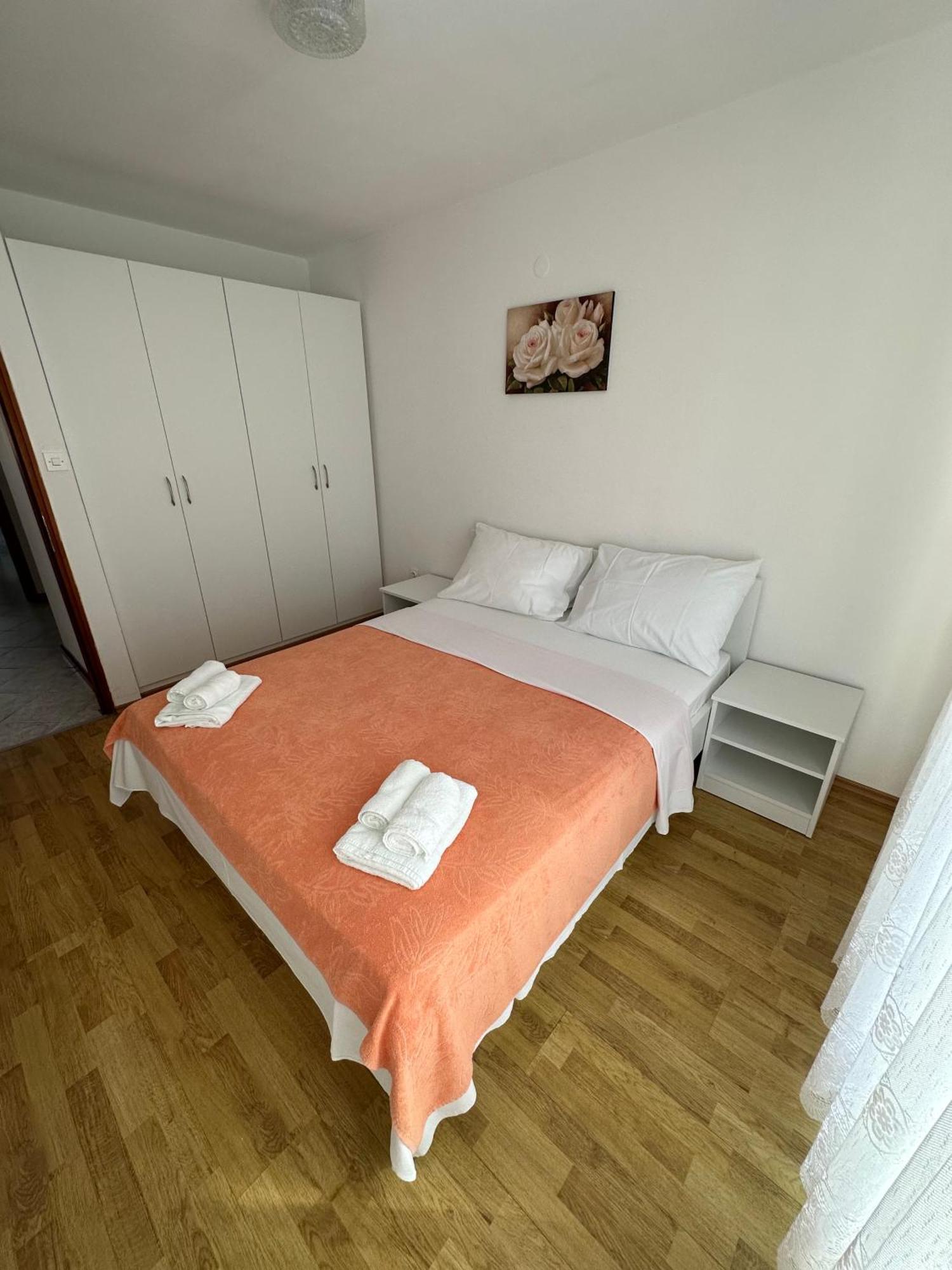 Apartmani Ana Malinska Ngoại thất bức ảnh